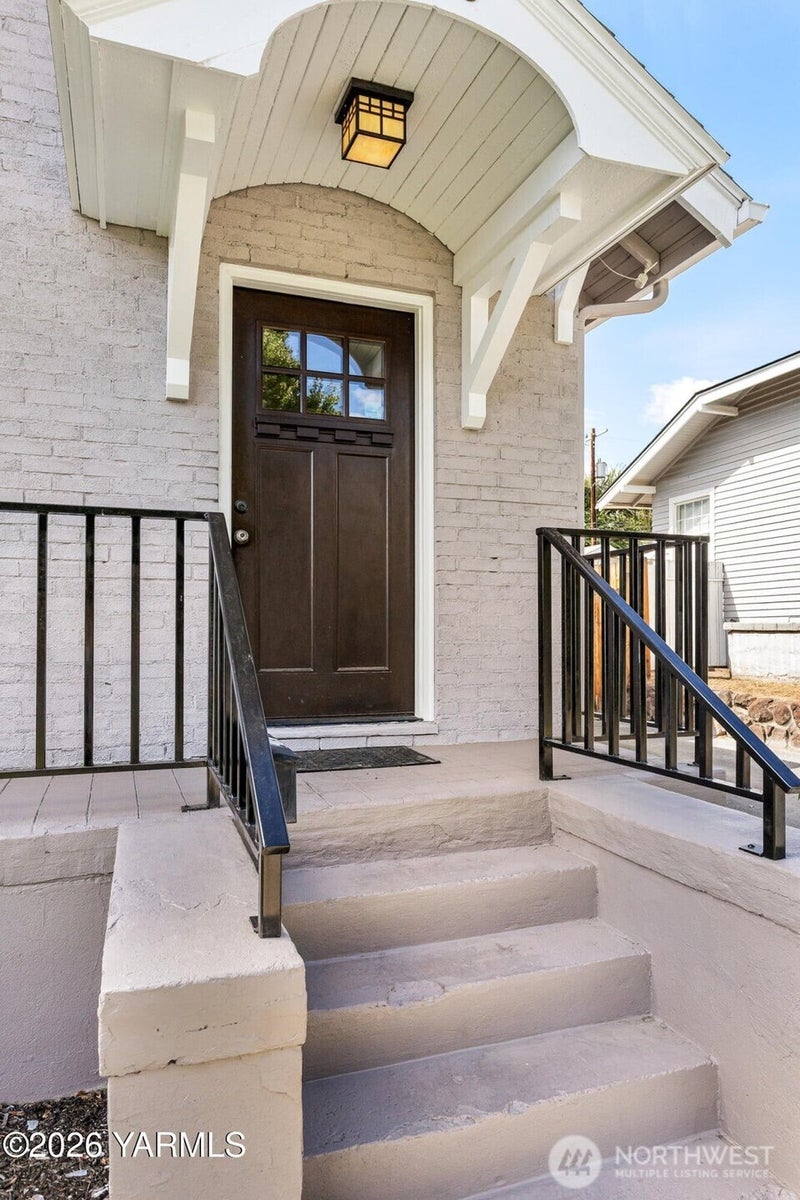 218 S 15th Avenue