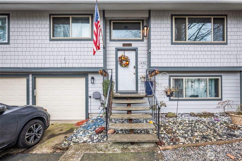 Photo of 1430 Lafayette Street S, Tacoma, WA 98444 (MLS # 2490110)