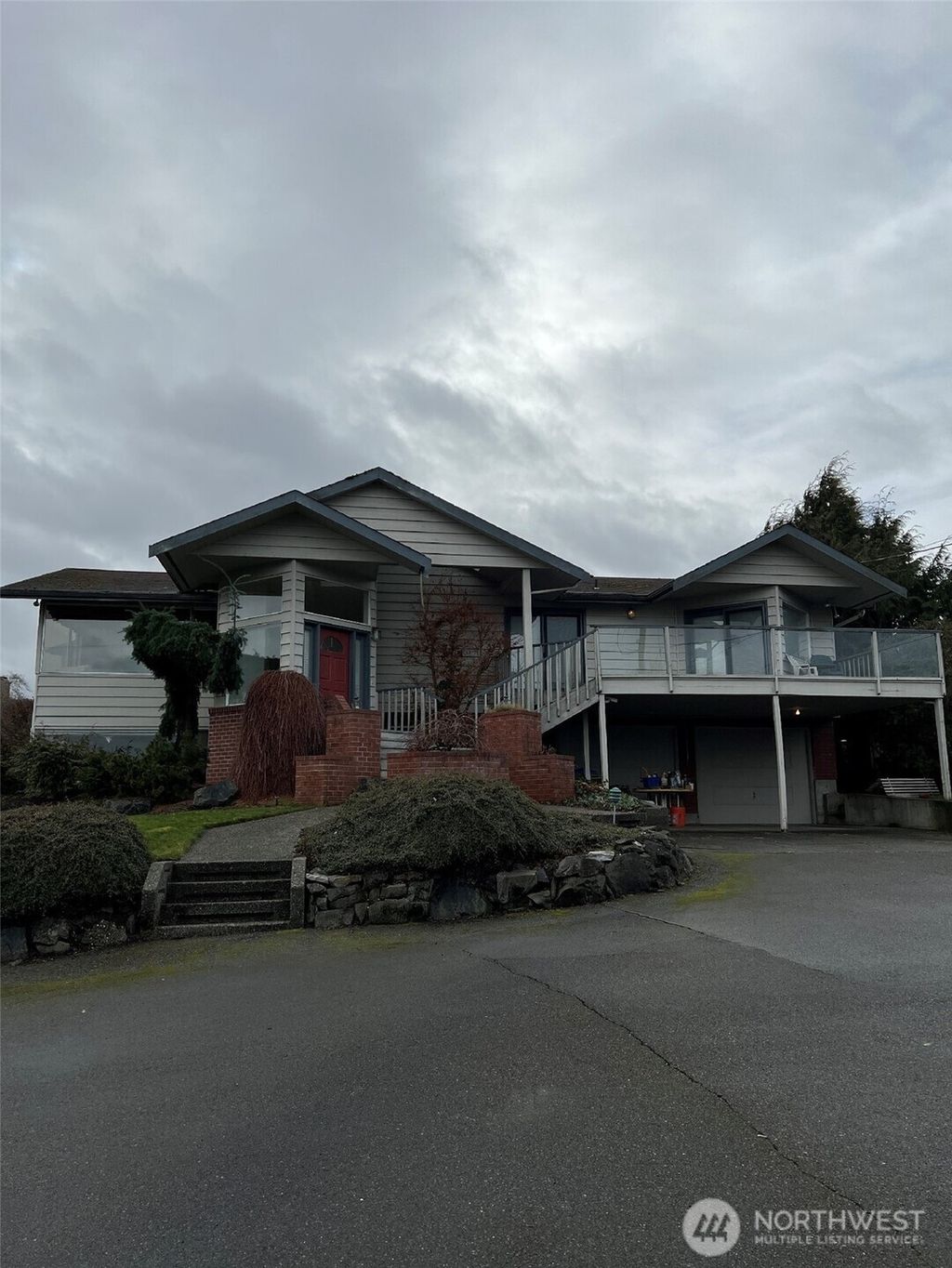 Photo of 2520 51st Street SW, Everett, WA 98203 (MLS # 2334011)