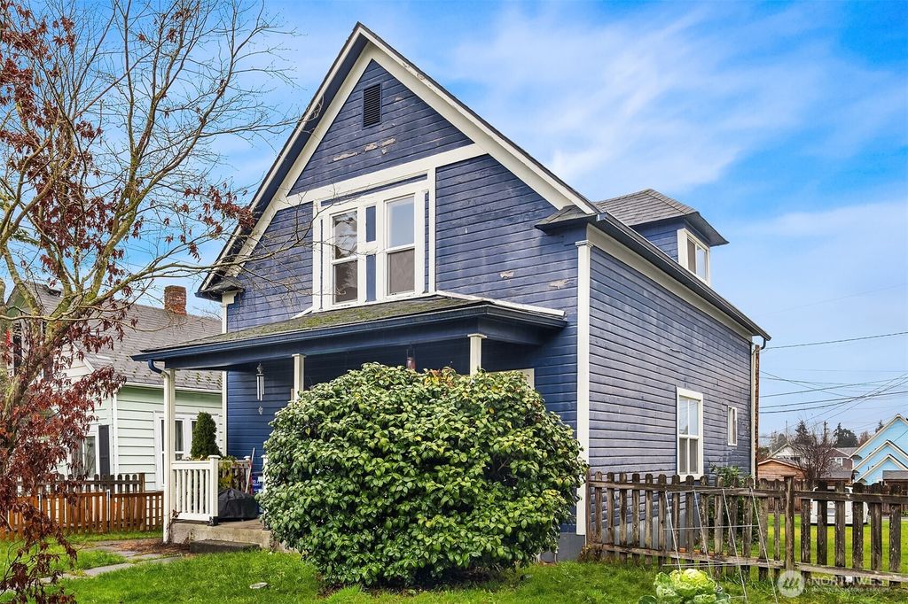 Photo of 2509 Oakes Avenue, Everett, WA 98201 (MLS # 2458171)