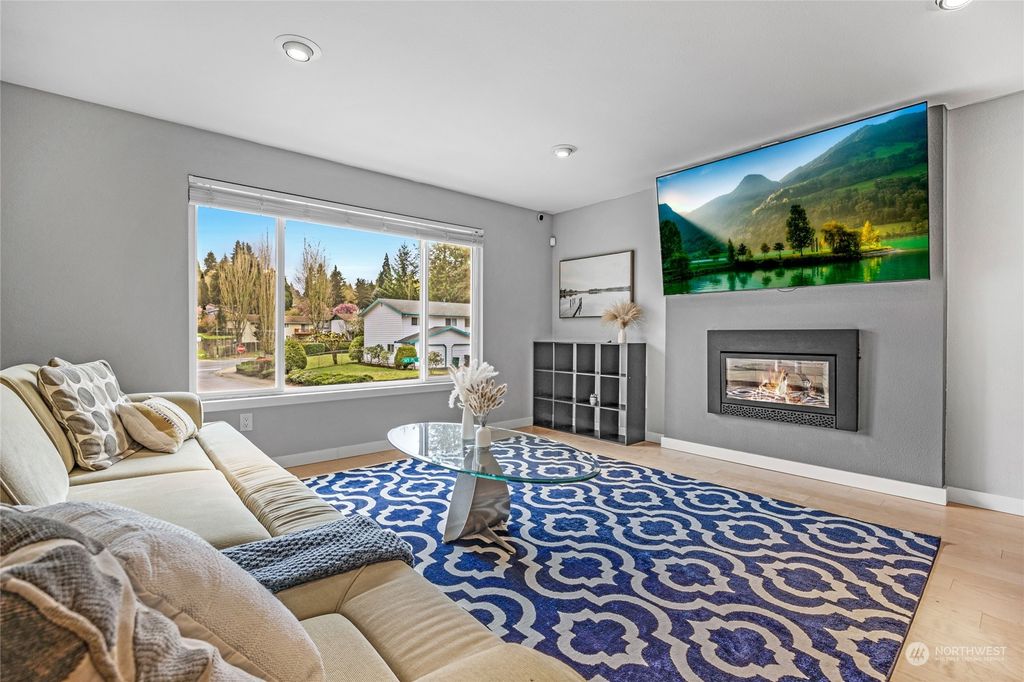 Photo of 10707 165th Place NE, Redmond, WA 98052 (MLS # 2202745)