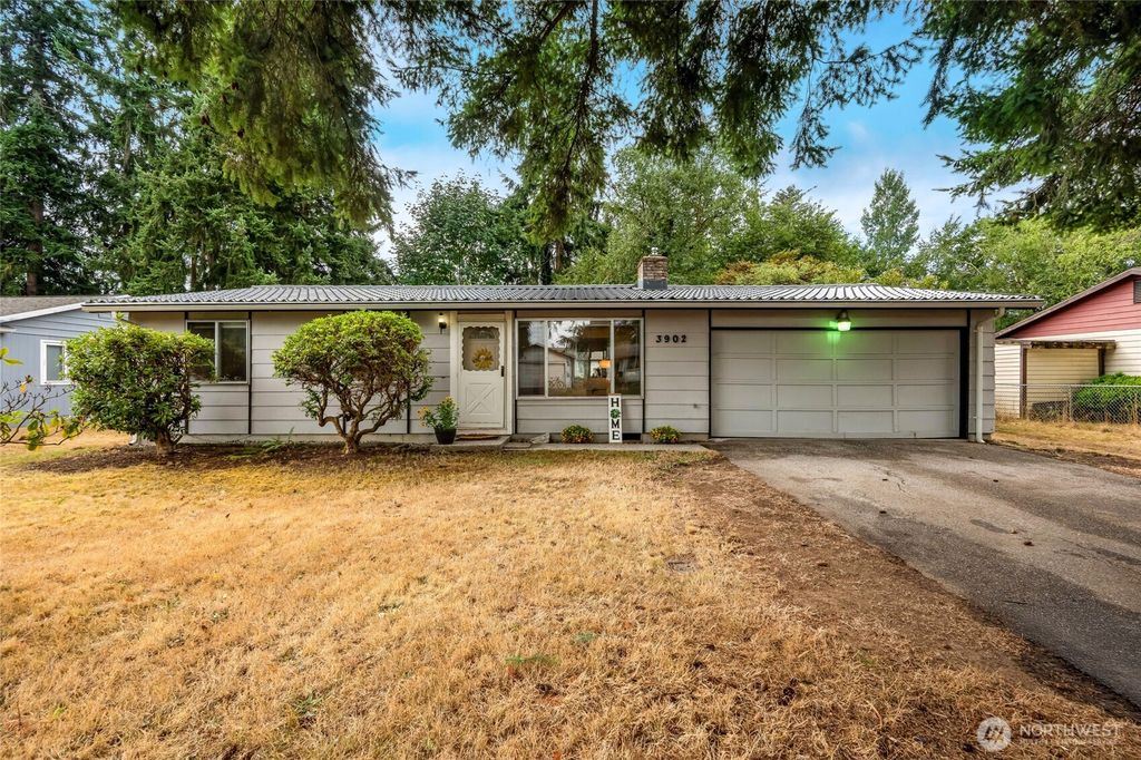 Photo of 3902 118th Place NE, Marysville, WA 98271 (MLS # 2415469)