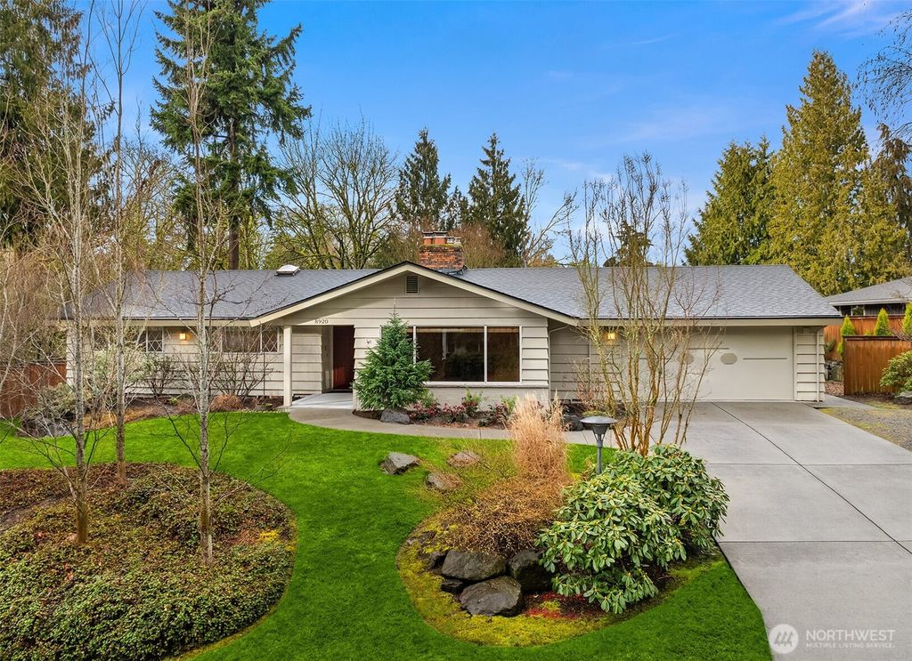 Photo of 8920 SE 54th Street, Mercer Island, WA 98040 (MLS # 2334282)
