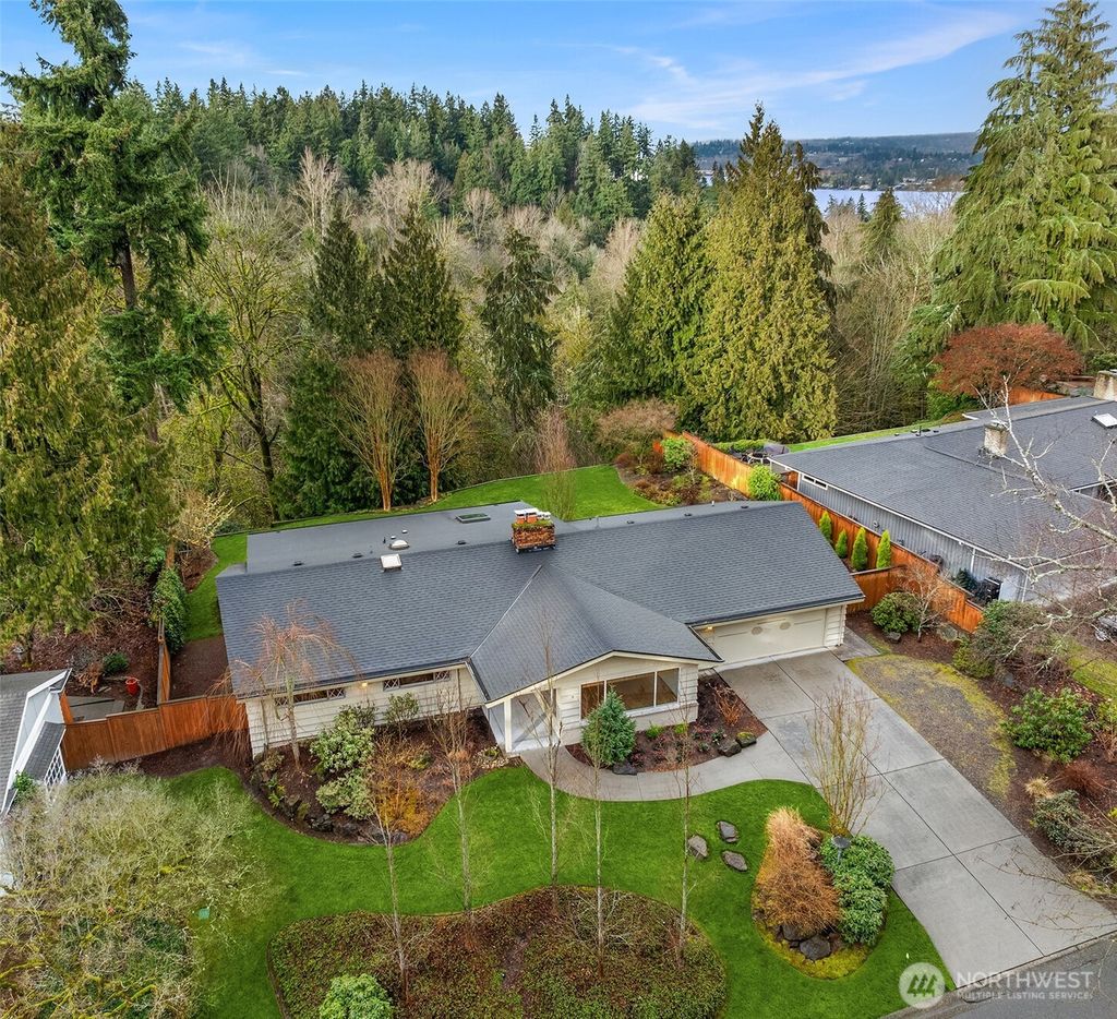 Photo of 8920 SE 54th Street, Mercer Island, WA 98040 (MLS # 2334282)
