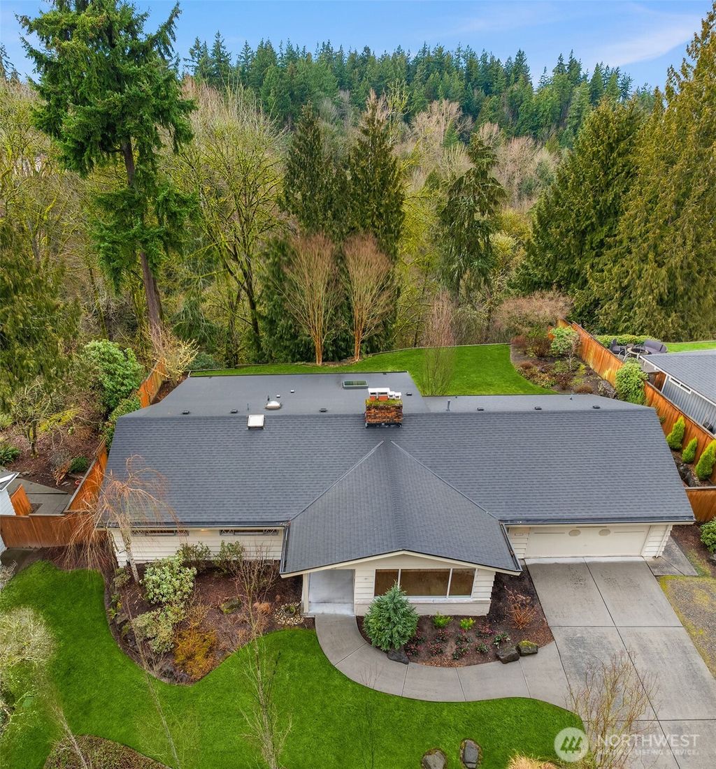 Photo of 8920 SE 54th Street, Mercer Island, WA 98040 (MLS # 2334282)