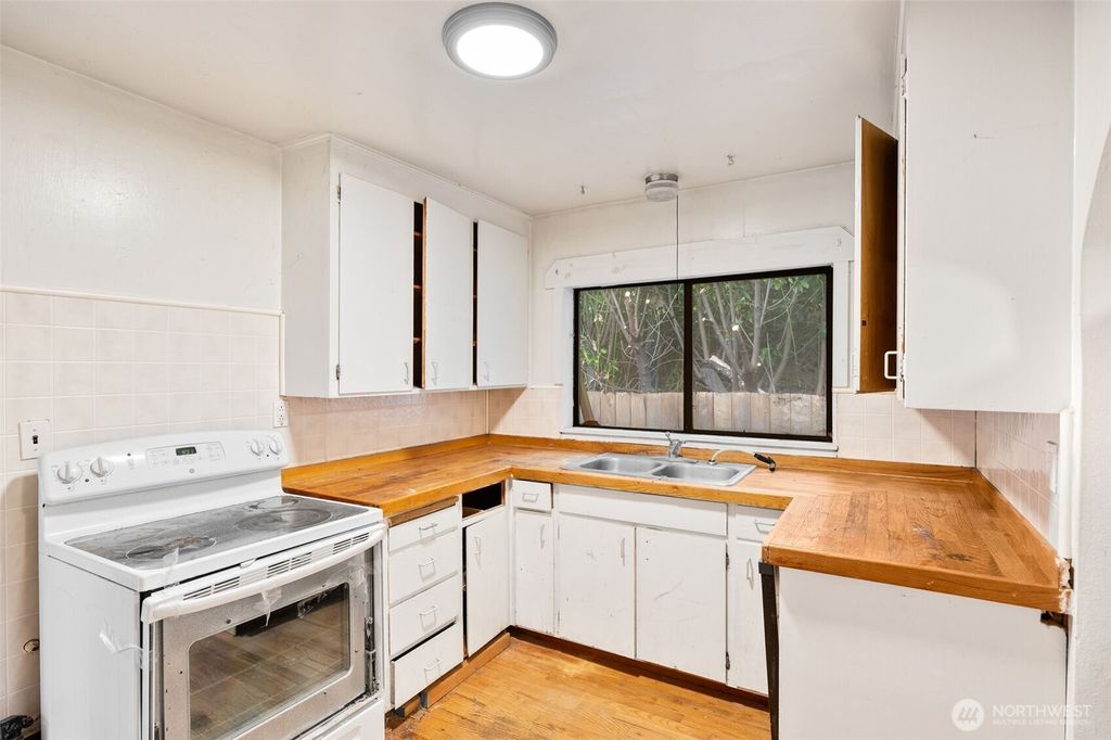Photo of 2311 N 88th Street, Seattle, WA 98103 (MLS # 2427515)