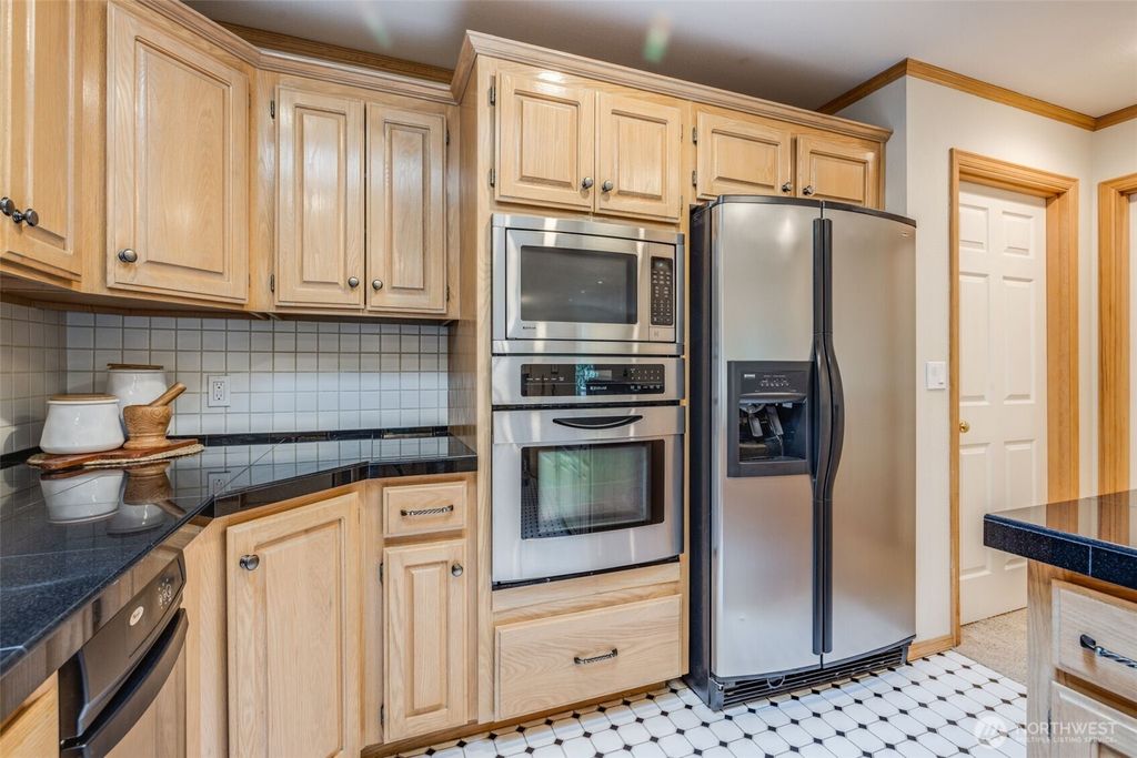 listing image 9367389852170823861