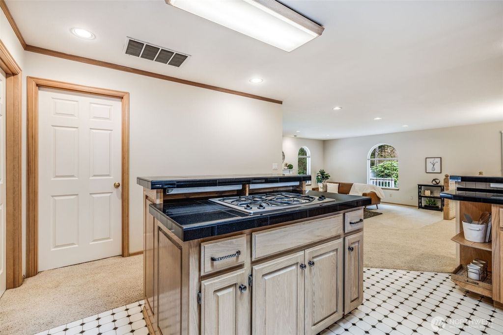 listing image 9367545018113697107