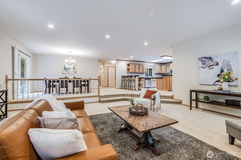 listing image 9364121059945350759
