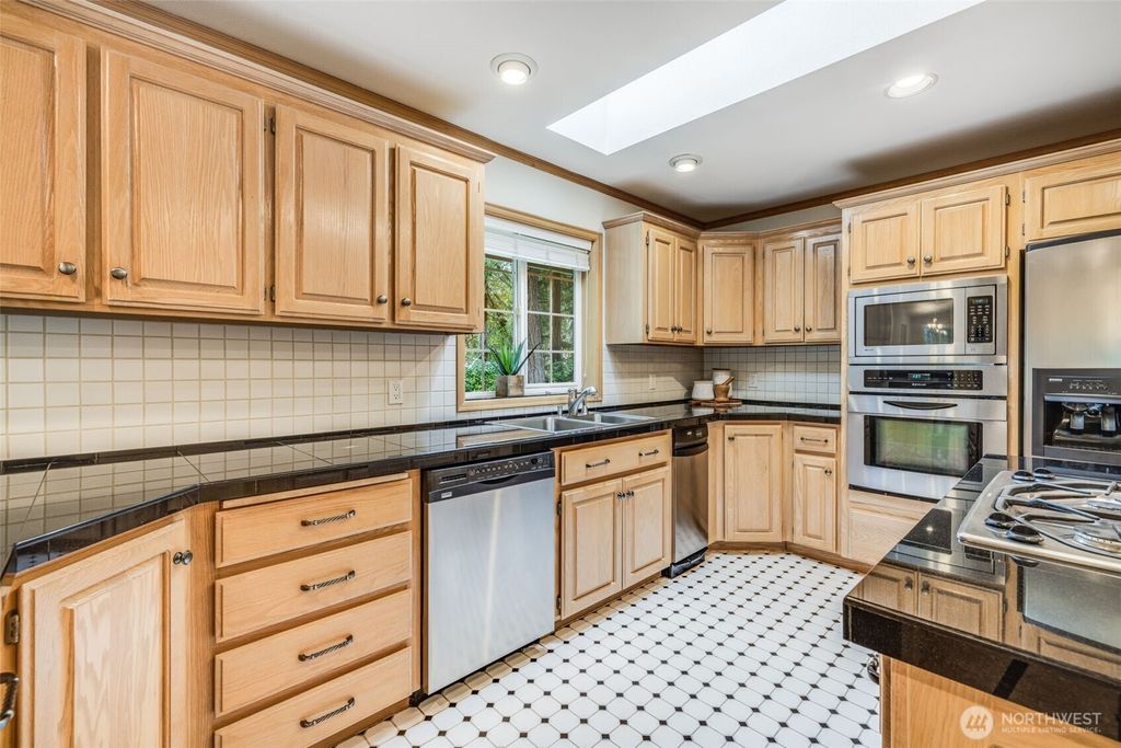 listing image 9364077560435983805