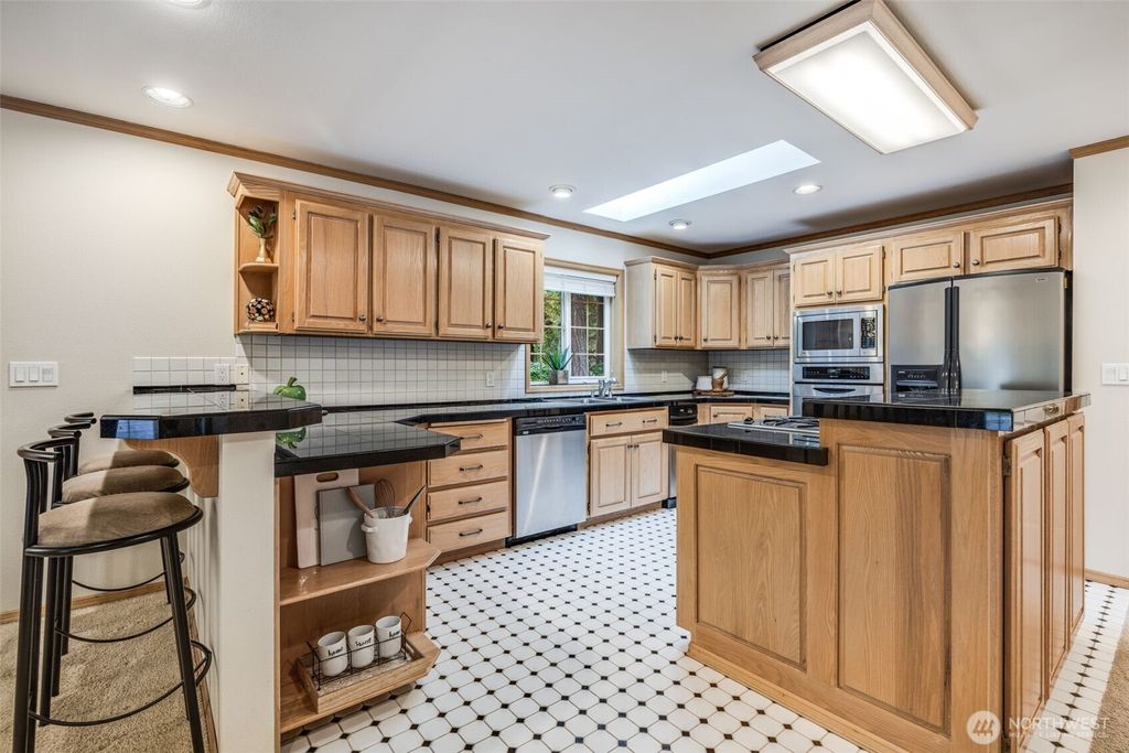 listing image 9362342894239357419