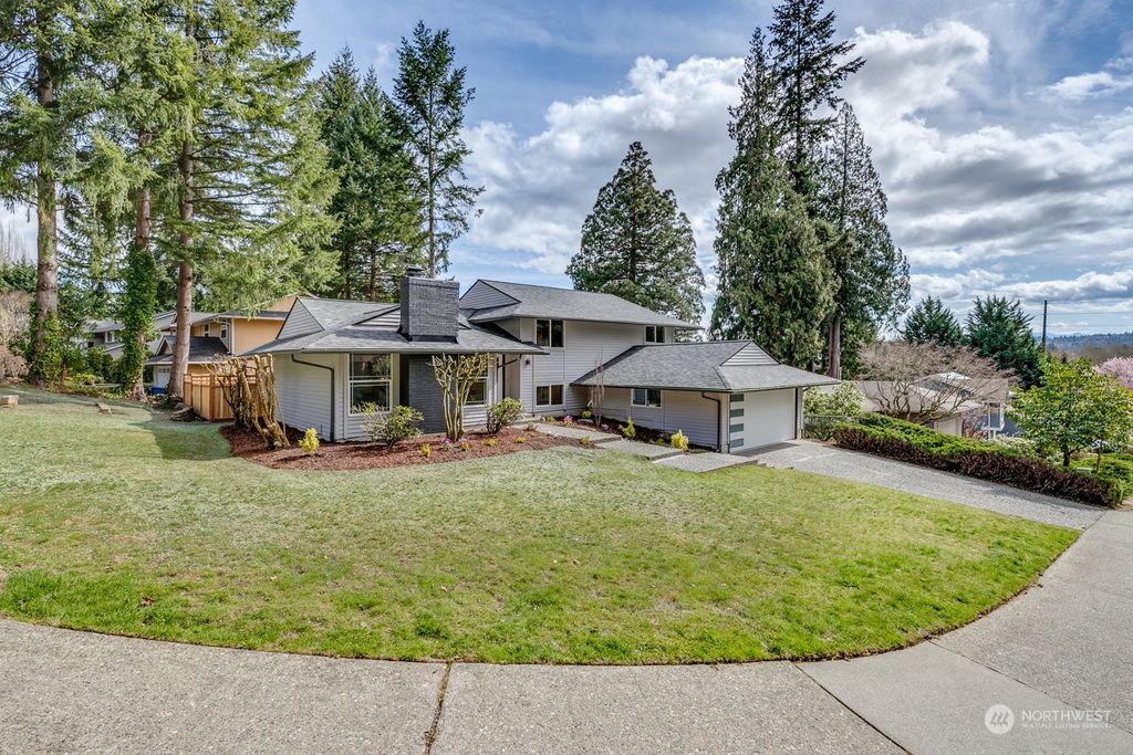 Photo of 17308 NE 85th Place, Redmond, WA 98052 (MLS # 2052205)