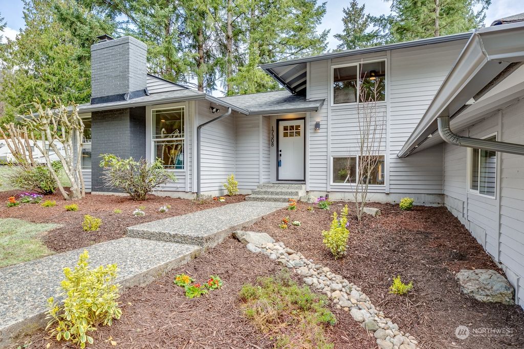 Photo of 17308 NE 85th Place, Redmond, WA 98052 (MLS # 2052205)