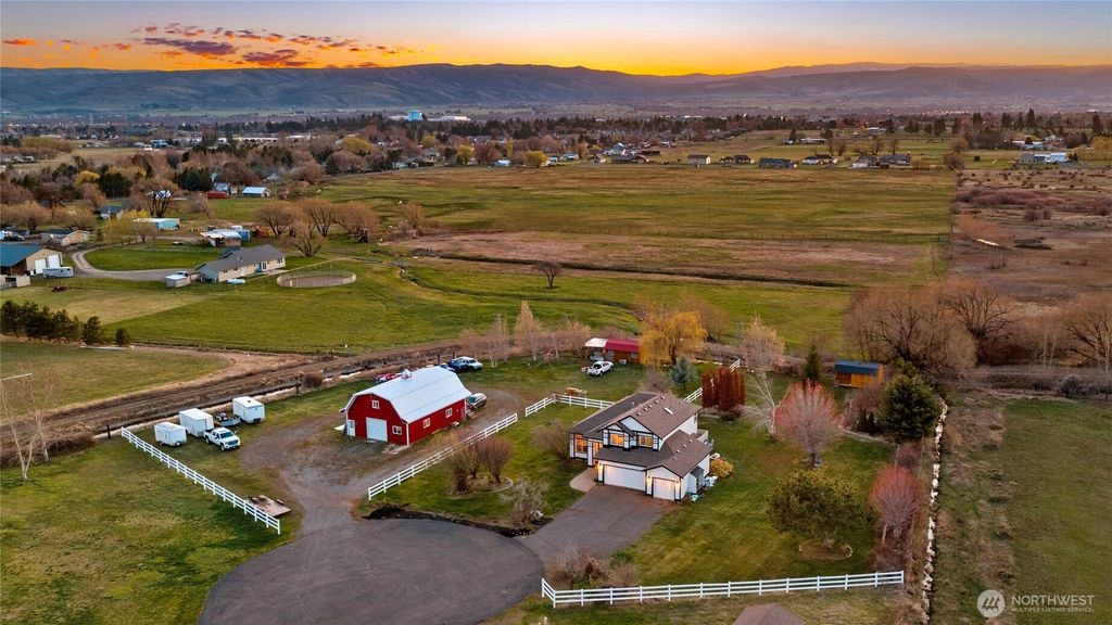 Photo of 361 Cascadia Lane, Ellensburg, WA 98926 (MLS # 2499655)