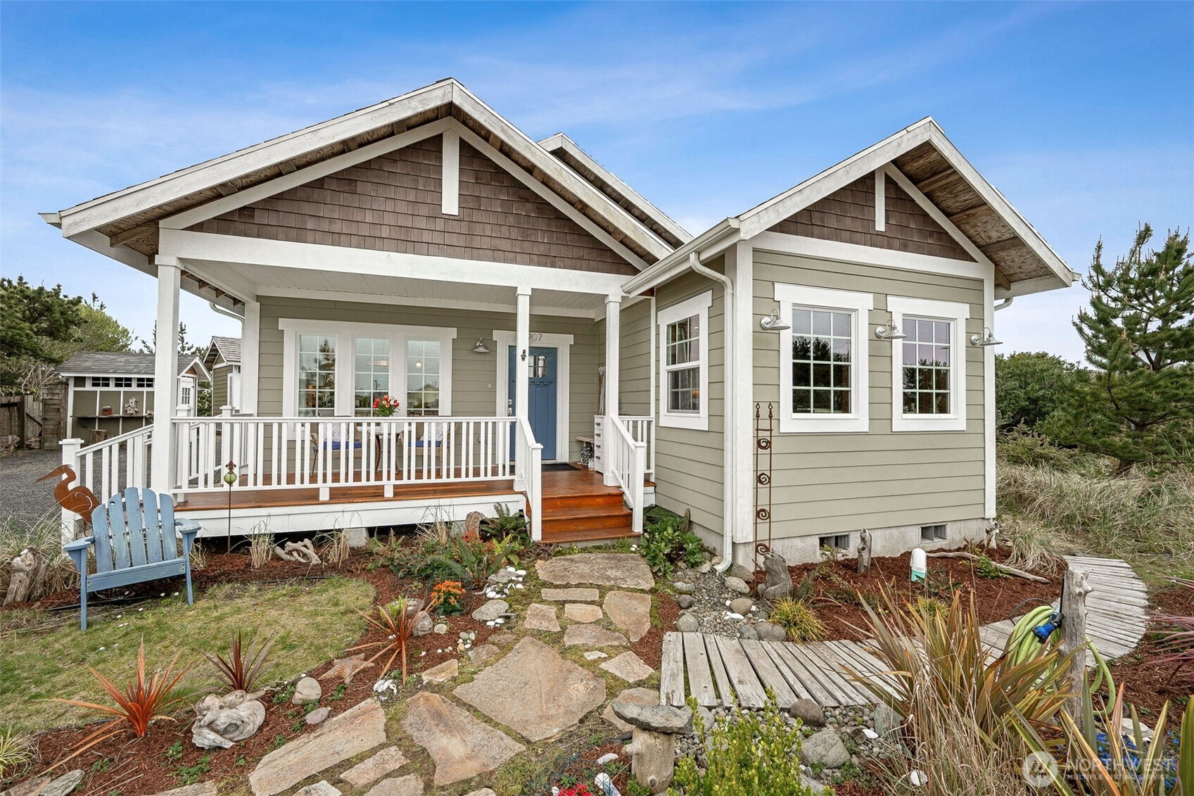 907 Tall Ships Court SW