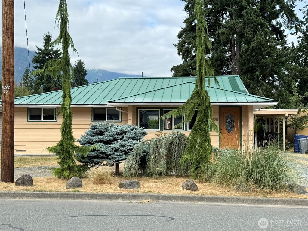 Photo of 625 Sauk Avenue, Darrington, WA 98241 (MLS # 2405856)