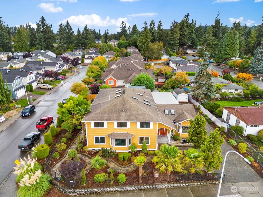 Photo of 2308 NE 24th Street, Renton, WA 98056 (MLS # 2165127)