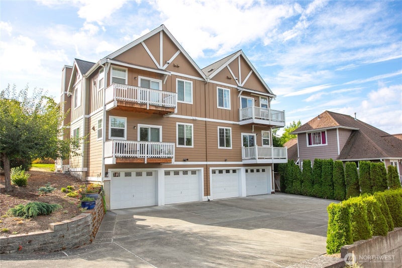 3325 Sussex