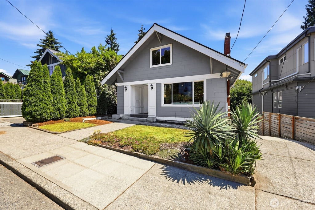 Photo of 4318 1st Avenue NE, Seattle, WA 98105 (MLS # 2551189)