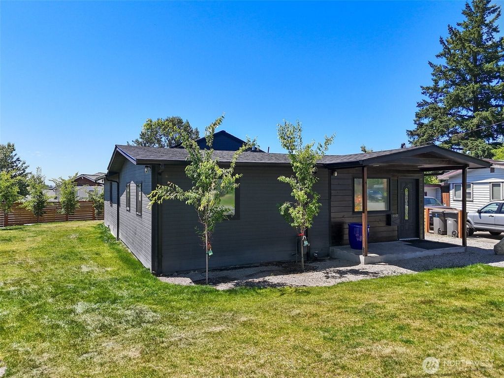 Photo of 2117 NE 6th Place, Renton, WA 98056 (MLS # 2402751)
