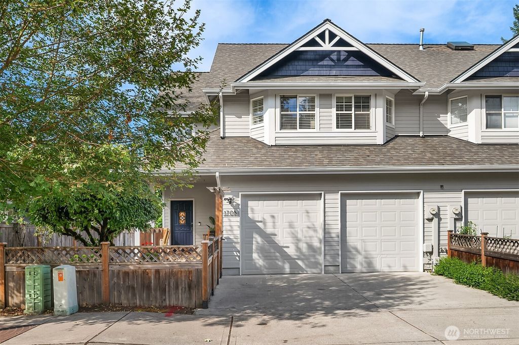 Photo of 170 B NW Dogwood Street, Issaquah, WA 98027 (MLS # 2432080)