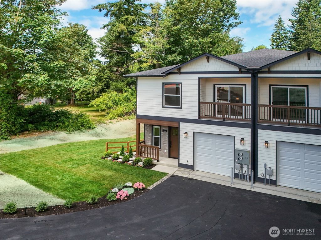 Photo of 3333 Nassau Street #A, Everett, WA 98201 (MLS # 2553615)