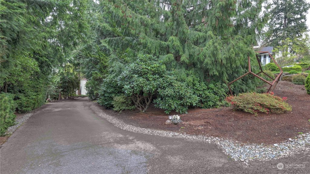 Photo of 3950 96th Avenue SE, Mercer Island, WA 98040 (MLS # 2068719)