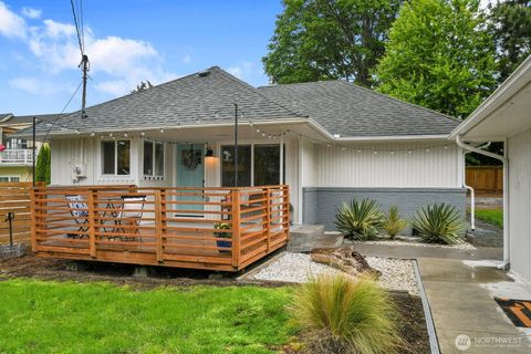 Photo of 406 Prospect Avenue, Mukilteo, WA 98275 (MLS # 2521755)