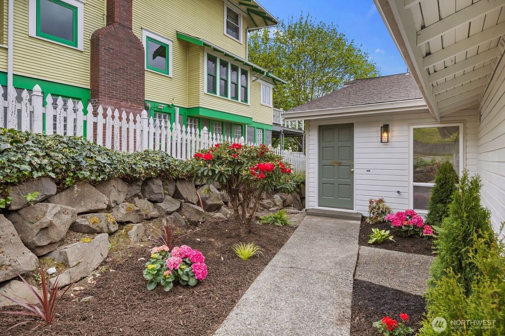 Photo of 411 Cedar Ave Ave S, Renton, WA 98057 (MLS # 2516093)