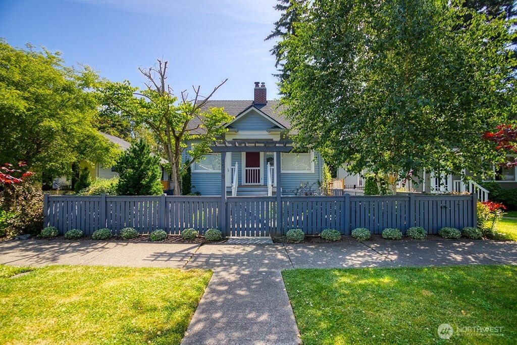 Photo of 1519 Oakes Avenue, Everett, WA 98201 (MLS # 2401079)