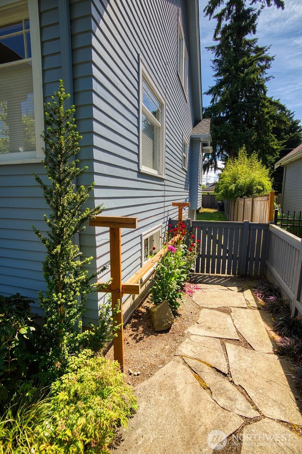 Photo of 1519 Oakes Avenue, Everett, WA 98201 (MLS # 2401079)