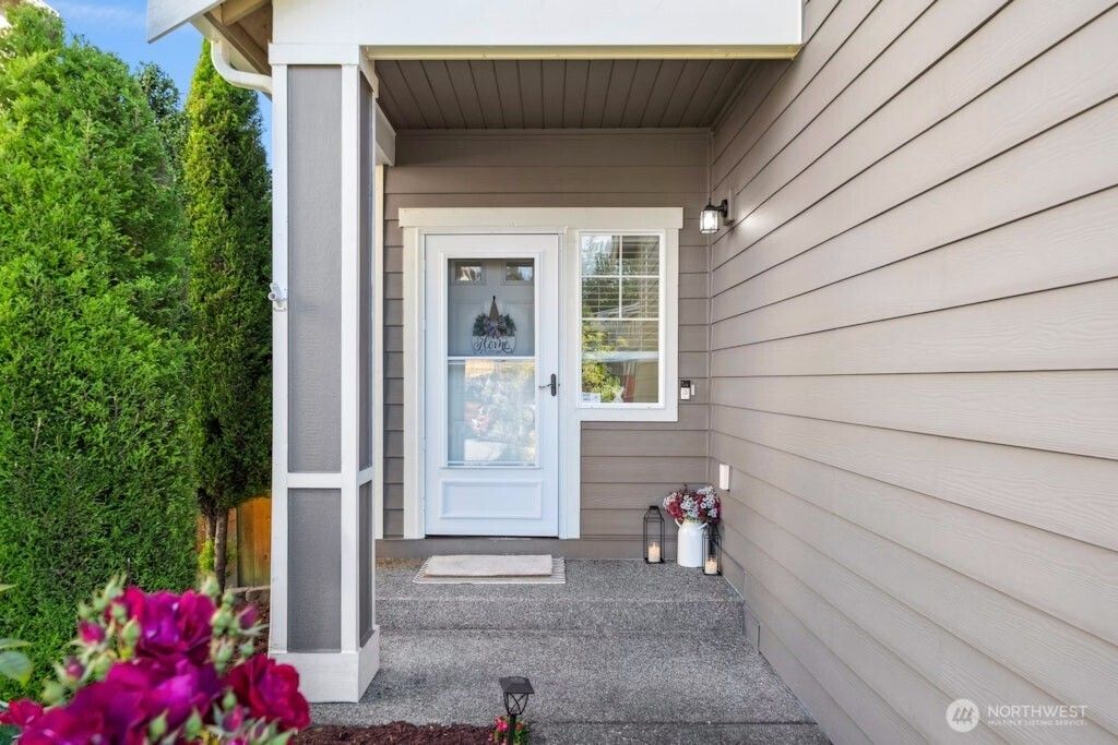 Photo of 4915 NE 5th Street, Renton, WA 98059 (MLS # 2525345)