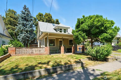 Photo of 821 Valencia Street, Walla Walla, WA 99362 (MLS # 2545336)