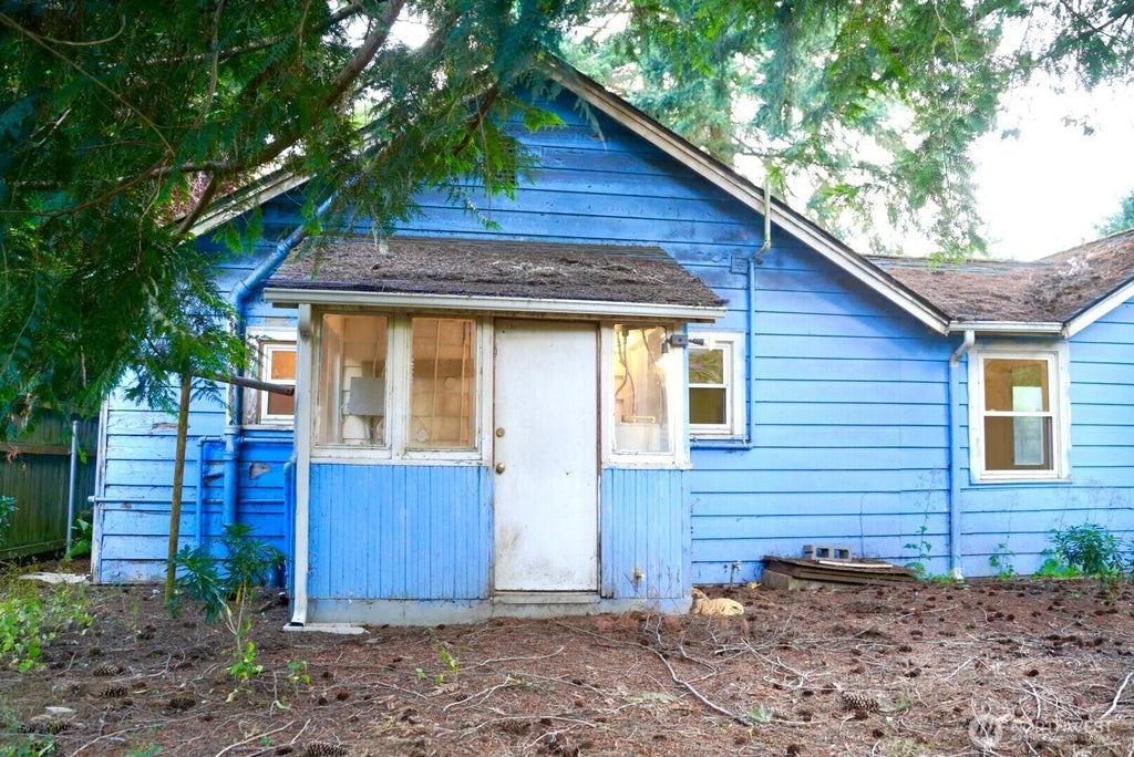 Photo of 14040 Ashworth Avenue N, Seattle, WA 98133 (MLS # 2587866)