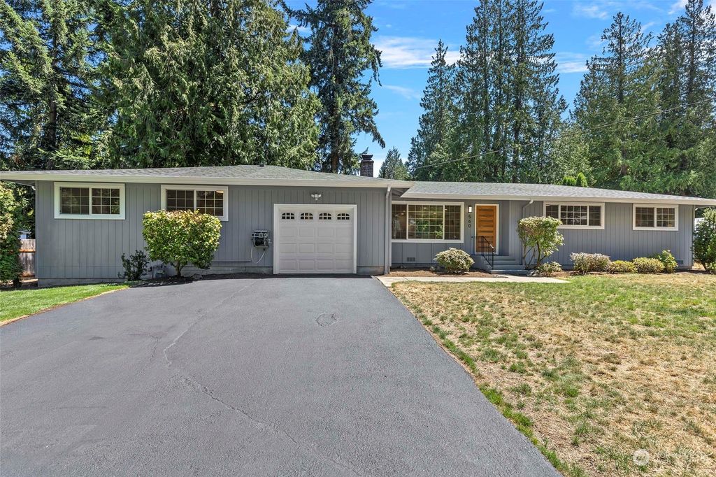 Photo of 560 Mt Logan Drive SW, Issaquah, WA 98027 (MLS # 2141200)