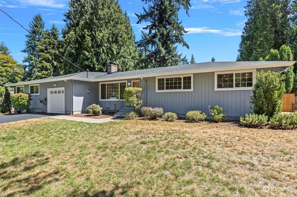 Photo of 560 Mt Logan Drive SW, Issaquah, WA 98027 (MLS # 2141200)