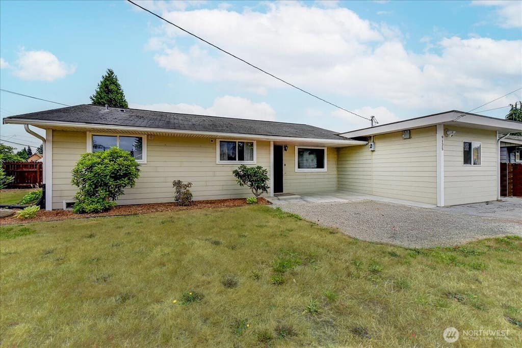 Photo of 9125 48th Drive NE, Marysville, WA 98270 (MLS # 2570960)