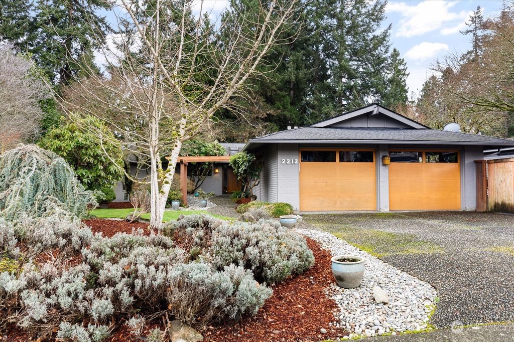 Photo of 2212 NE 187th Avenue, Redmond, WA 98052 (MLS # 2197166)