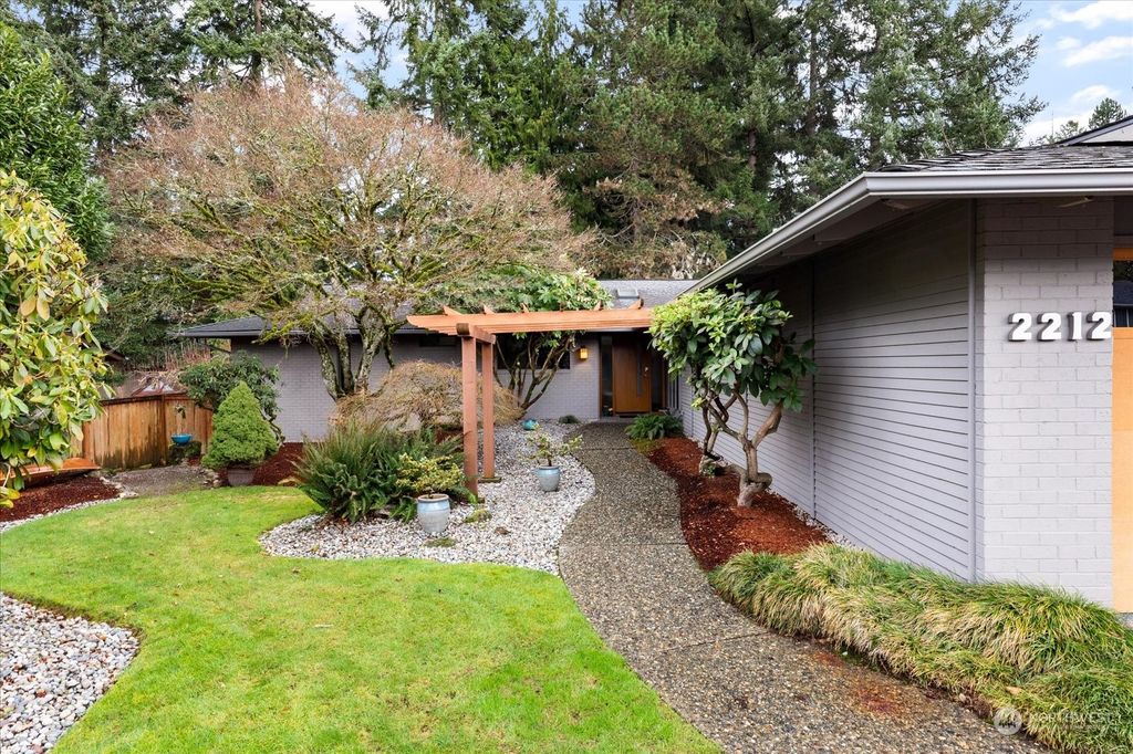 Photo of 2212 NE 187th Avenue, Redmond, WA 98052 (MLS # 2197166)