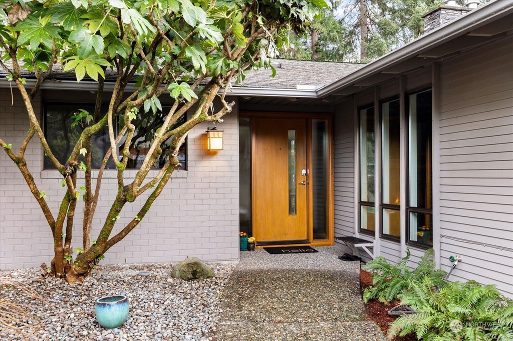 Photo of 2212 NE 187th Avenue, Redmond, WA 98052 (MLS # 2197166)