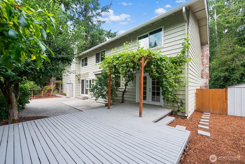 Photo of 21903 NE 18th Street, Sammamish, WA 98074 (MLS # 2426326)