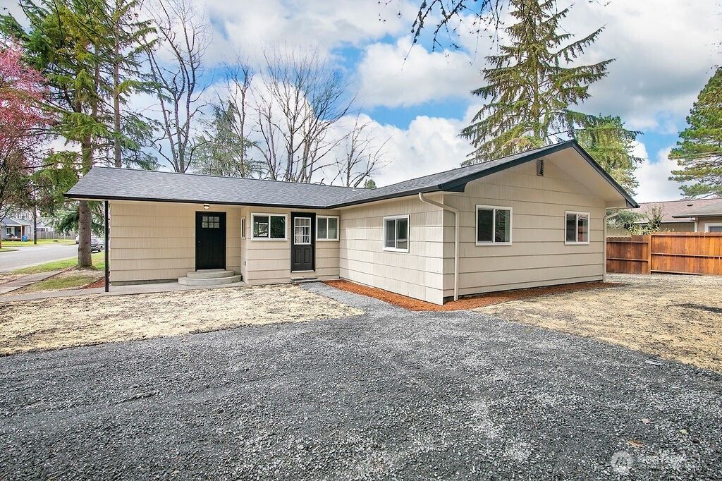 Photo of 515 E Pine Street, Centralia, WA 98531 (MLS # 2502815)