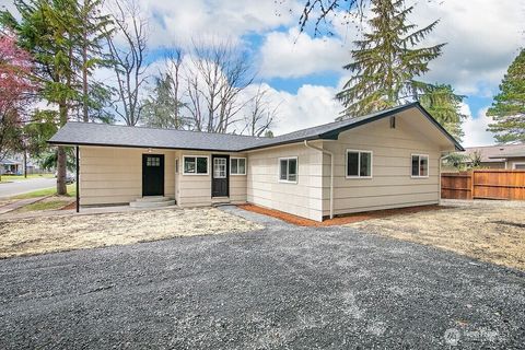 Photo of 515 E Pine Street, Centralia, WA 98531 (MLS # 2502815)