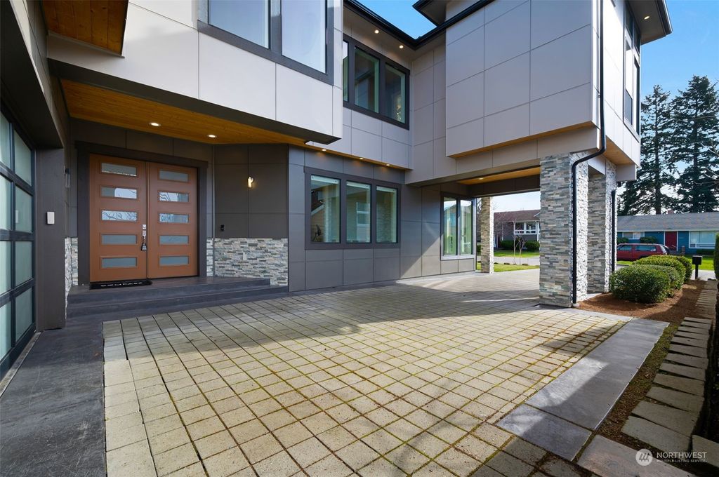 Photo of 1008 N 29th Street, Renton, WA 98056 (MLS # 2037442)