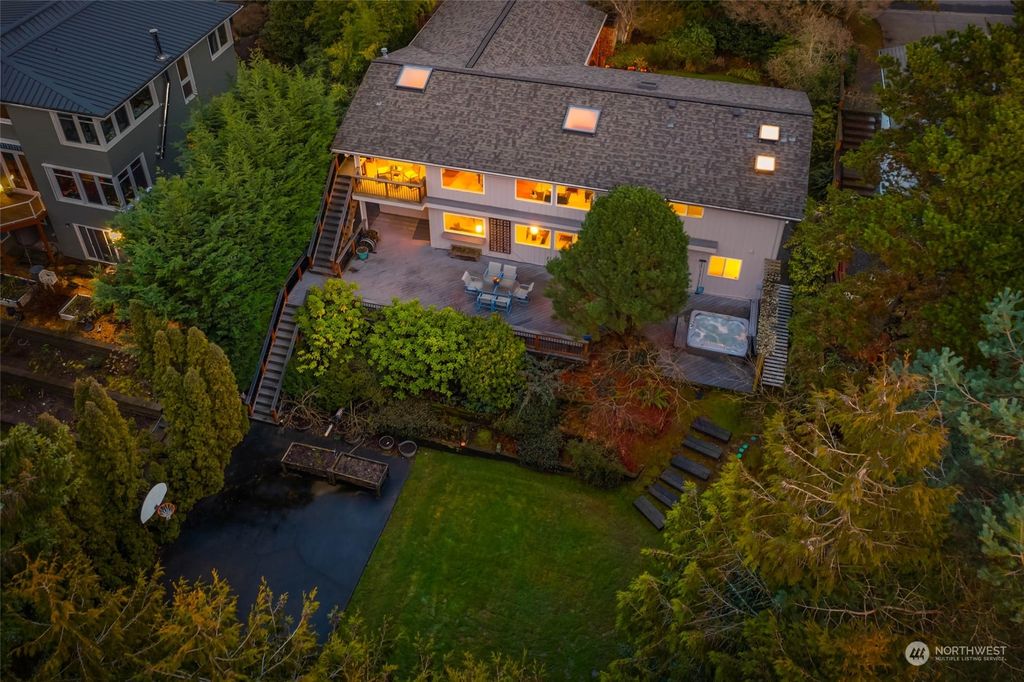 Photo of 3621 80th Avenue SE, Mercer Island, WA 98040 (MLS # 2191185)