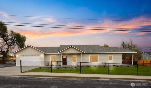 Photo of 114 S Elder St, Soap Lake, WA 98851 (MLS # 2444080)