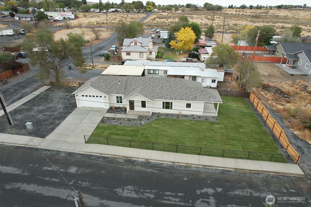 Photo of 114 S Elder St, Soap Lake, WA 98851 (MLS # 2444080)