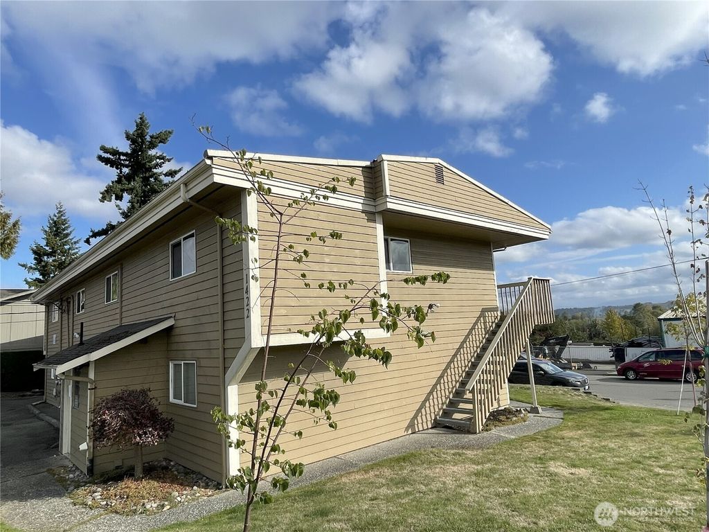 Photo of 1422 Chestnut Street, Everett, WA 98201 (MLS # 2444522)