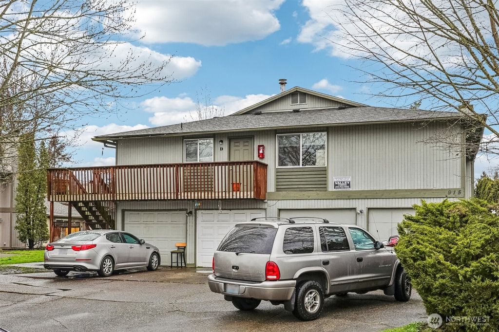 Photo of 915 30th Street NE #1-4, Auburn, WA 98002 (MLS # 2495621)
