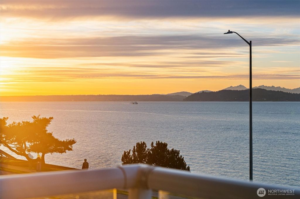 Photo of 1550 Alki Avenue SW #302, Seattle, WA 98116 (MLS # 2473414)